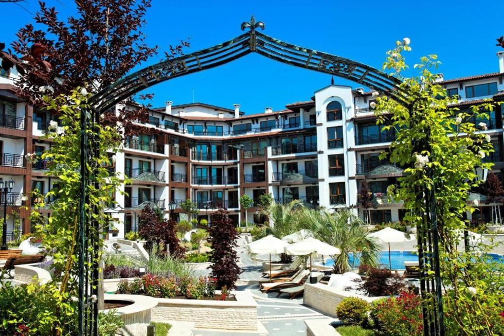 Boutique Rose Gardens Pomorie Aparthotel Ngoại thất bức ảnh
