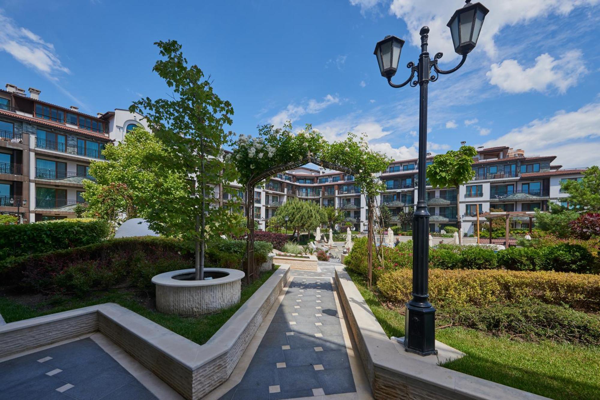 Boutique Rose Gardens Pomorie Aparthotel Ngoại thất bức ảnh