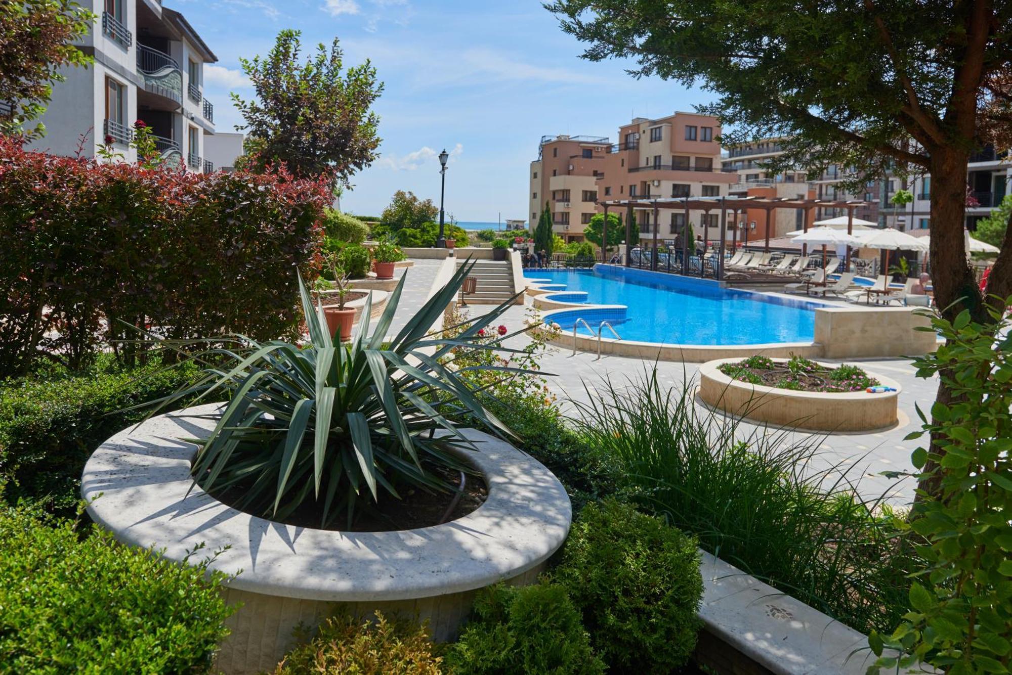 Boutique Rose Gardens Pomorie Aparthotel Ngoại thất bức ảnh