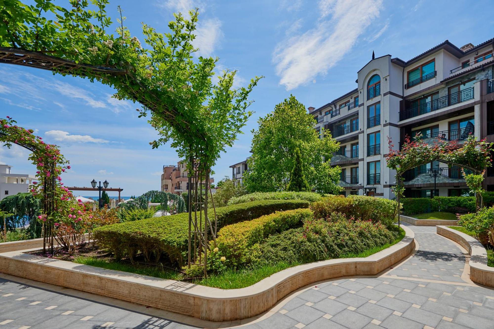 Boutique Rose Gardens Pomorie Aparthotel Ngoại thất bức ảnh